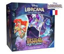 Charger l&#39;image dans la galerie, Découvrez l’extension Lorcana Chapitre 04 Le retour d’Ursula gra^ce à cette Trove Box en version française et contenant 1 boîte de rangement, 6 séparateurs de cartes, 8 boosters de 12 cartes supplémentaires chacun, 6 dés compteurs de dommage ainsi qu’un compteur de Lore
