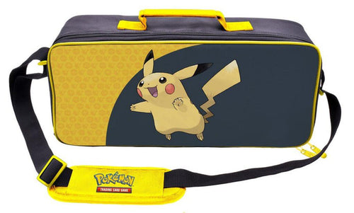 Sac valise Pikachu Ultra Pro qui vous permet d'emporter vos cartes partout avec séparateurs pour un rangement optimisé et une longueur de 40 cm